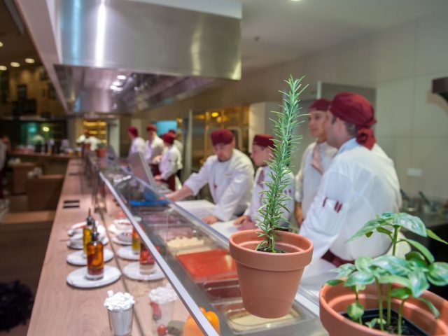 Ресторан Vapiano | ул. Бассейная, 1-3/2 лит. “А”