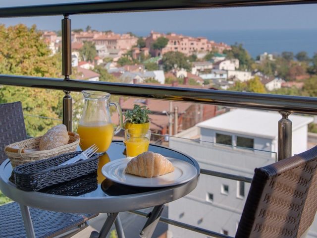 Ресторан Villa Pinia | Довга вул.