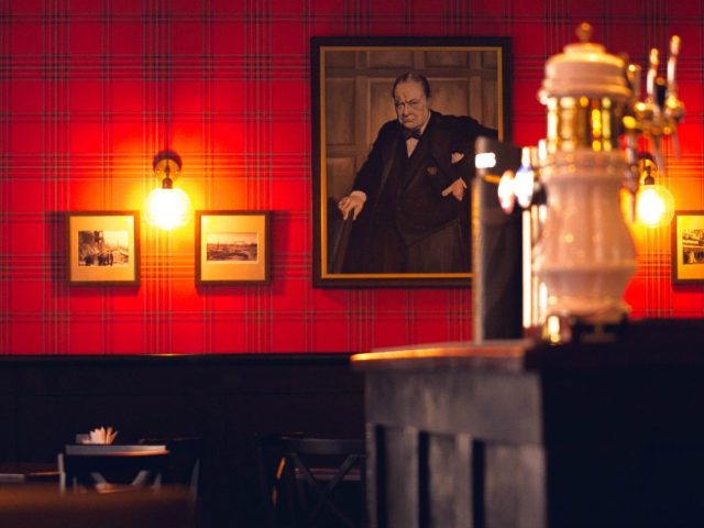 Ресторан Winston Churchill Pub | вул. Академіка Володимира Гнатюка, 4
