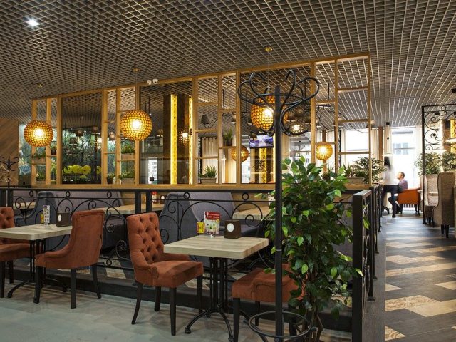 Restaurant Yevropa | Yuriia Shumskoho St, 3