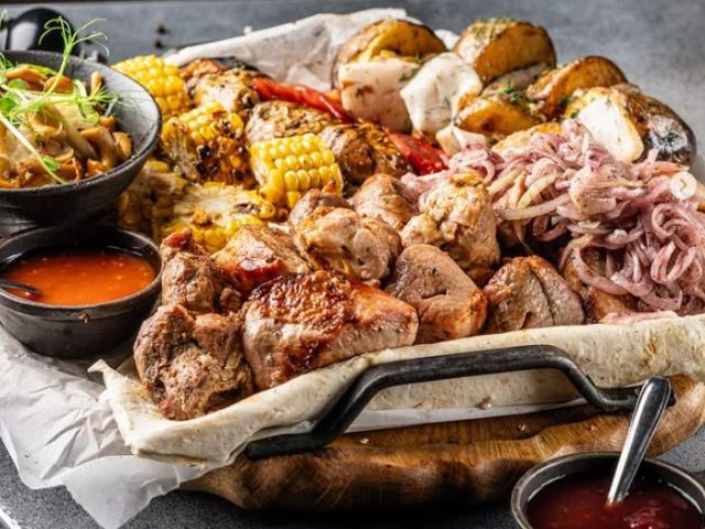 Ресторан Жаровня на замку | вул. Максима Кривоноса, 39-А