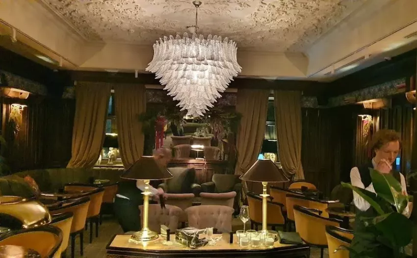 Бар Saint Bar | вул. Богдана Хмельницького, 23