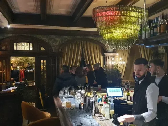 Бар Saint Bar | вул. Богдана Хмельницького, 23