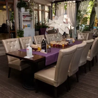 Кафе SVOЇ local food & wine | пл. Віри Холодної