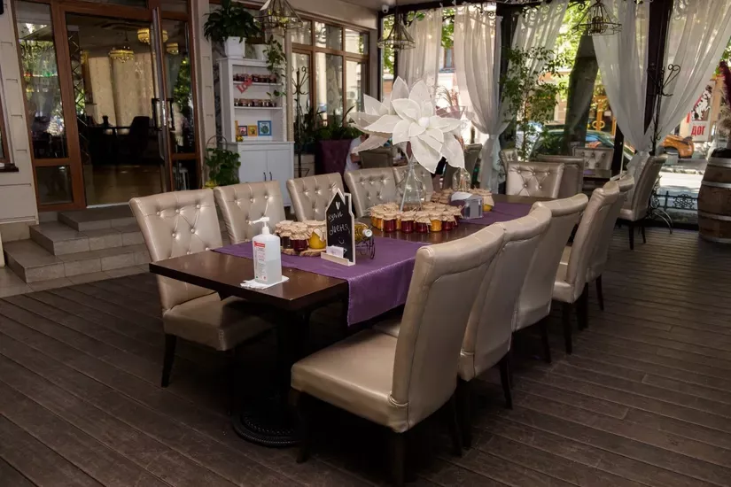 Café Svoi local food & wine | Odesa