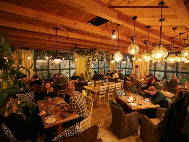 Ресторан Taverna | Русанівська наб.