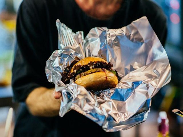Ресторан Veganistan Brat | Михайлівська вул., 13 — фото 2