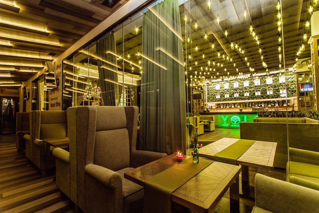 Бар Yolo Grill & Bar | Успішна вул., 30