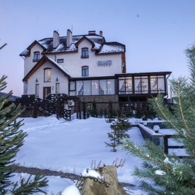 Отель Villa Grand, Сходница