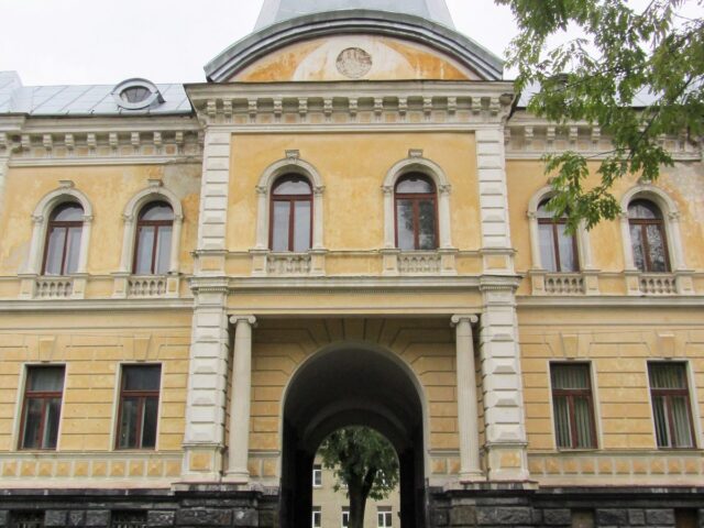Палац Кінскі