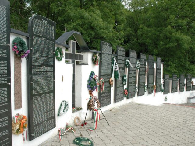 Меморіал Парк і стіна пам’яті жертвам сталінського режиму