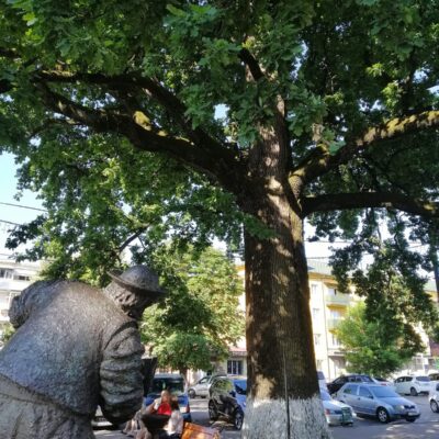 Обеліск на могилі лицаря