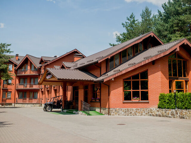 Uzhhorod: hotel-rancho «Zolota Hora» ****