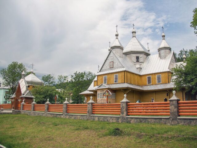 Успенська церква, Верховина
