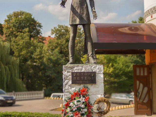 Kazyno Bereh (Zolotyi pavych), Berehovo