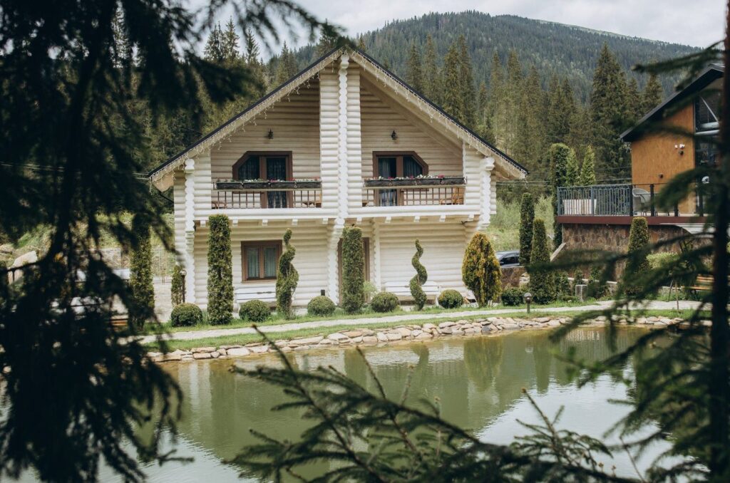 Kompleks “Vedmezhyi Dvir”, Polianytsia (Bukovel)