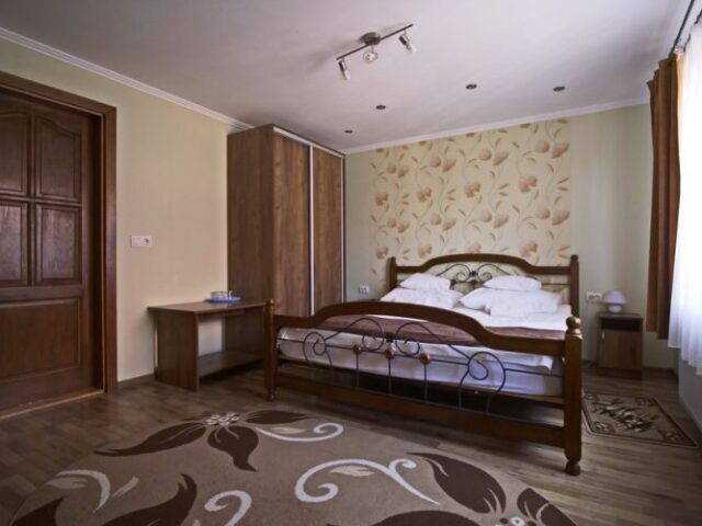 Hotel «Mirazh» (Mirage), Berehove