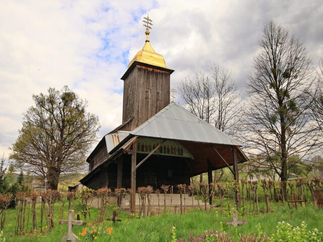 Church Sv. Velykomuchenyka Dmytra, Olkhovytsia