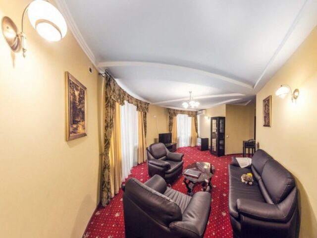 Hotel «Dvoryk Leva», Truskavets