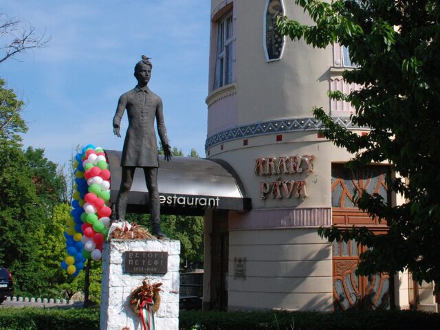 Казино Берег (Золотий павич), Берегово