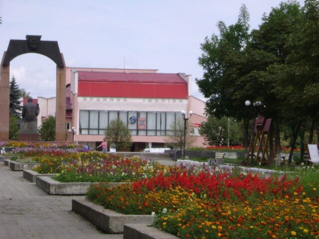 Пам’ятник Михайлу Грушевському, Долина