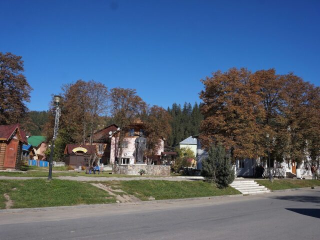 Uspenska tserkva, Verkhovyna