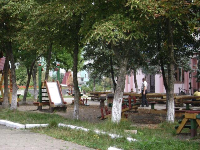 Пам’ятник Михайлу Грушевському, Долина