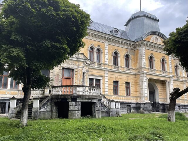 Палац Кінскі