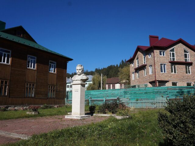 Uspenska tserkva, Verkhovyna