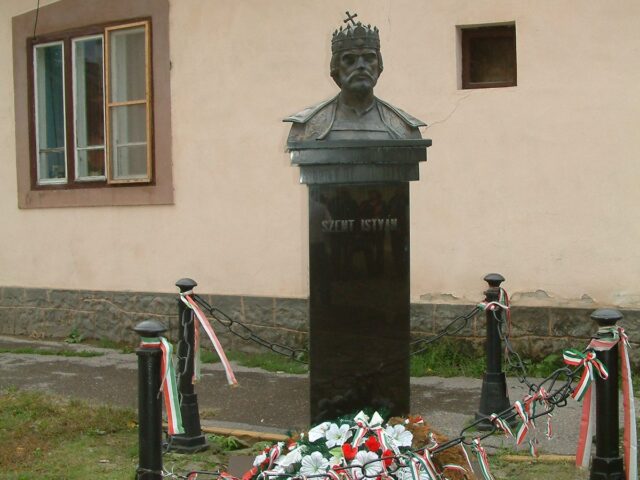 Воздвиженський костел, Берегово